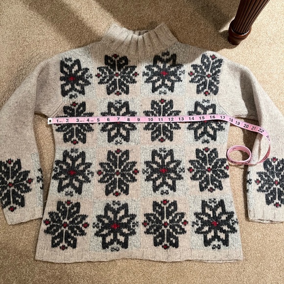 Eddie Bauer wool sweater size small - Picture 2 of 3